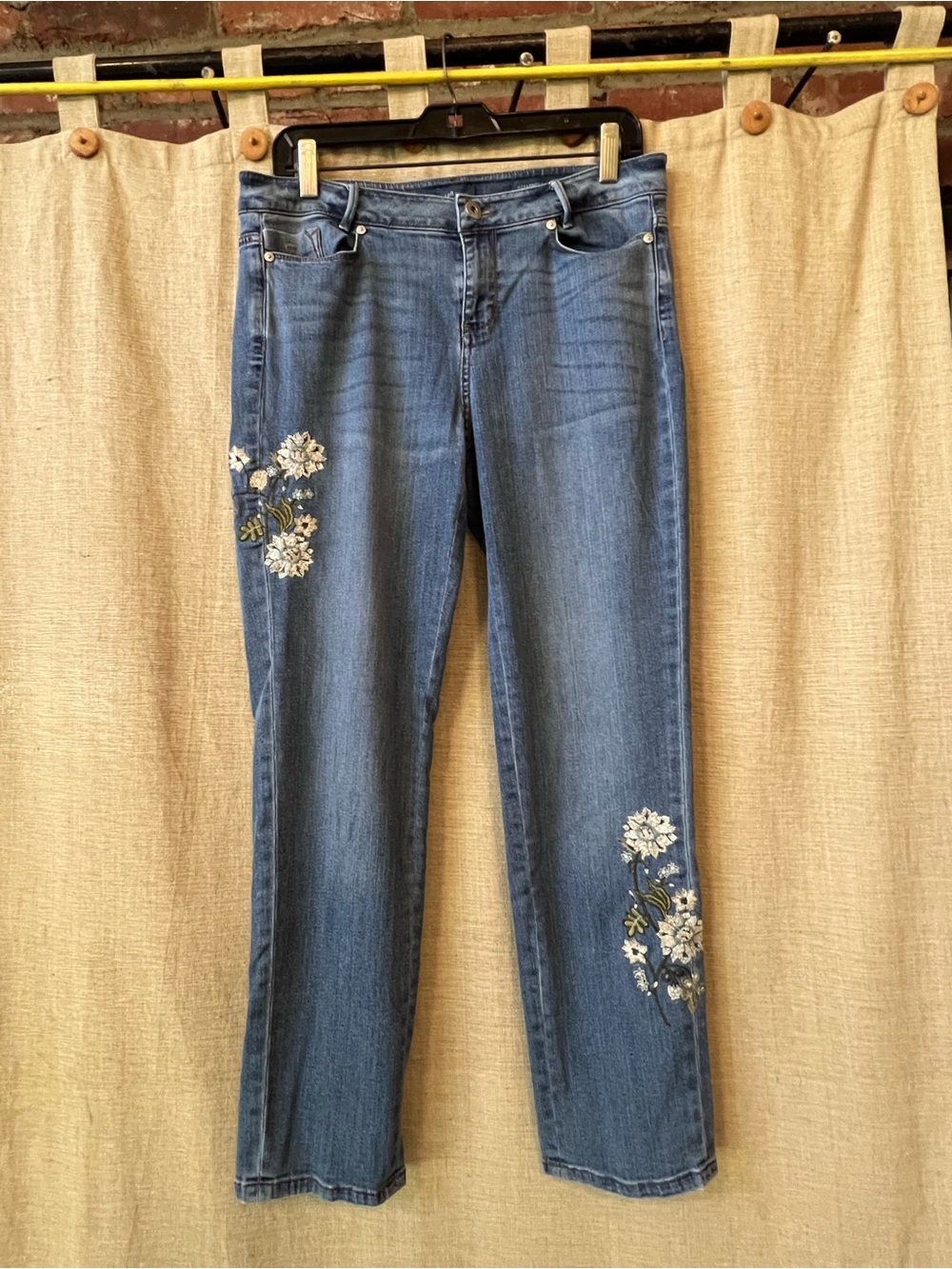 J. Jill weekender jeans embroidered straight leg med wash 10P petite Cute!!